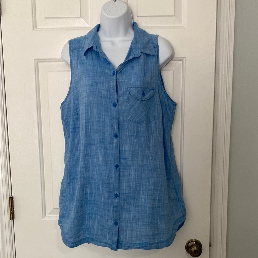 Columbia Navy Button Down Shirt with Breathable Fabric and Slim Fit L